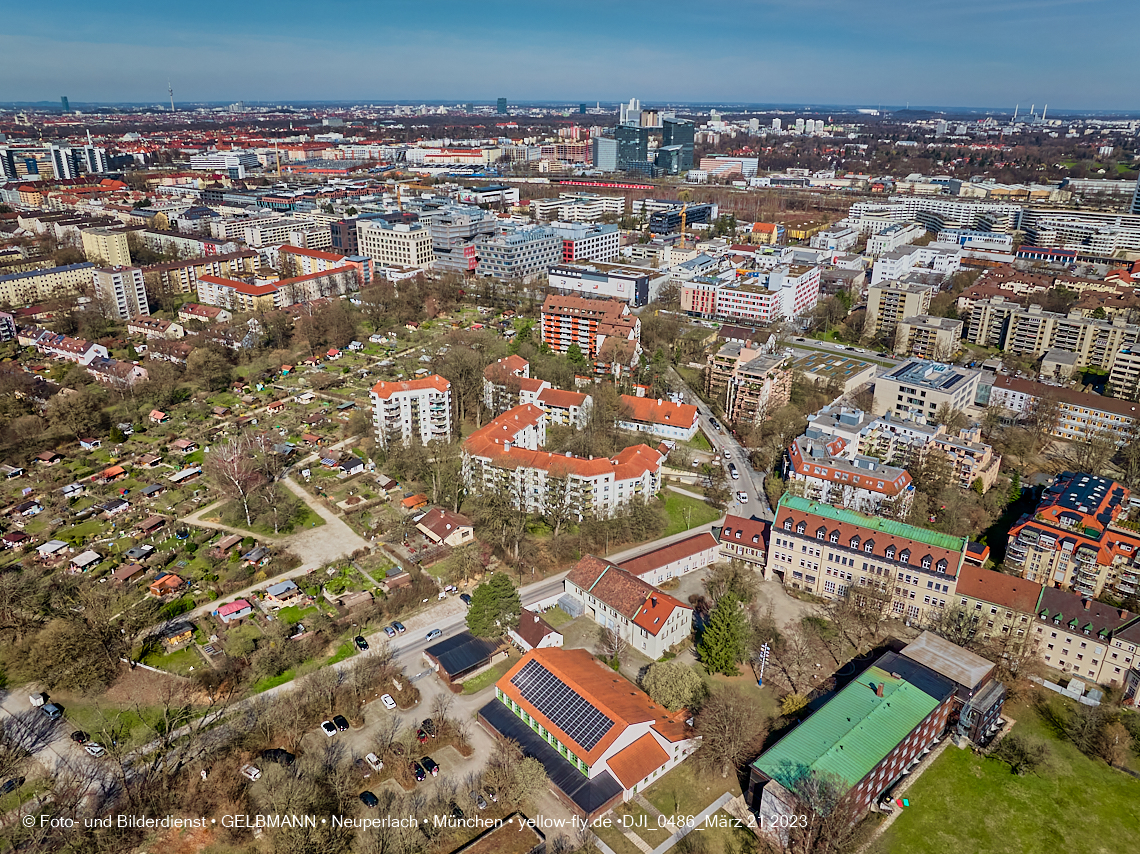 21.03.2023 - Luftbilder von der Baustelle Maikäfersiedlung in Berg am Laim